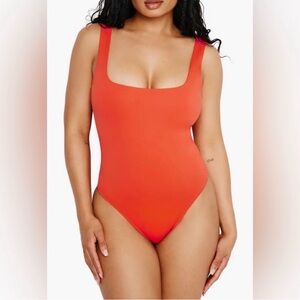 NWT Good American Sculpting tank bodysuit in fiery red, size L